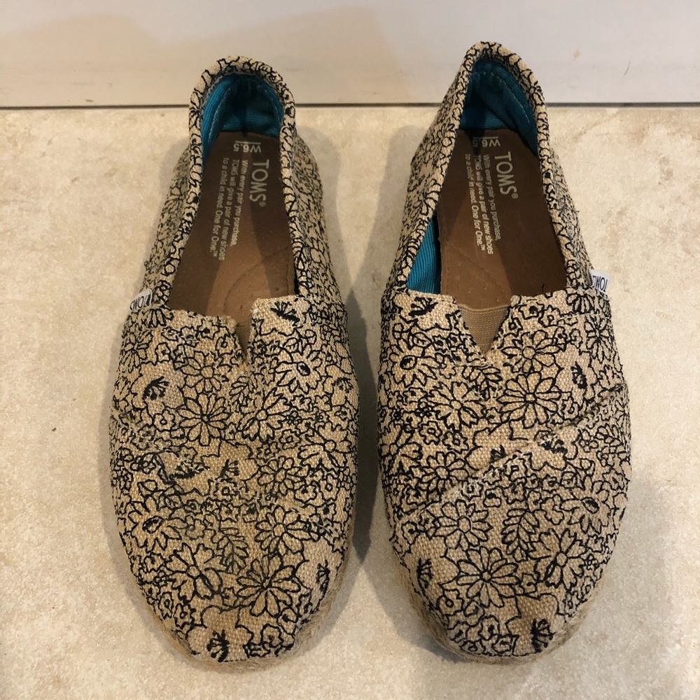 TOMS espadrille/jute slip on shoes